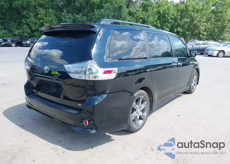 2015 Toyota Sienna Se 8 Passenger z USA, uszkodzony, nr VIN 5TDXK3DC1FS655935